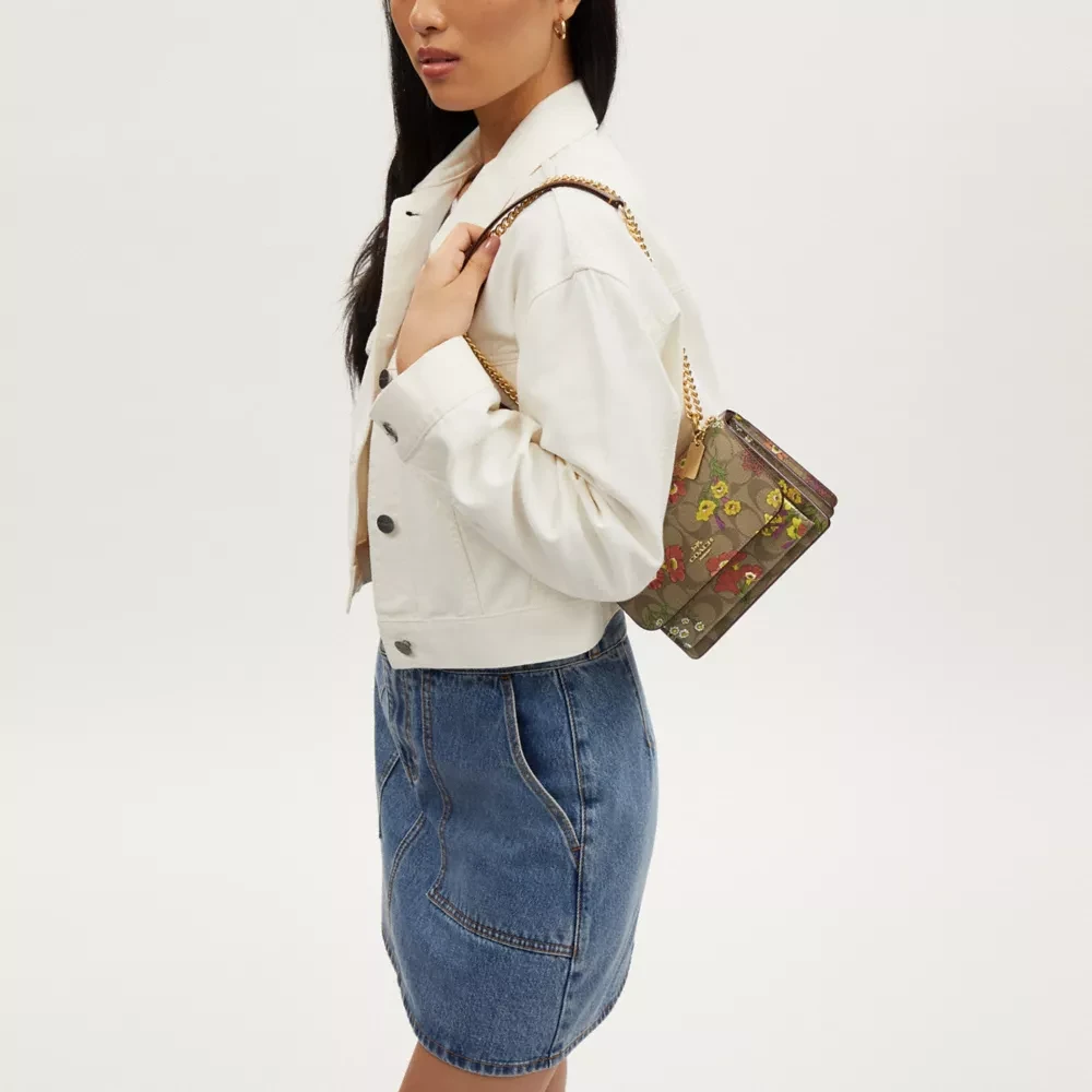 商品[国内直发] Coach|蔻驰 Klare 17 花卉印花标志性 帆布 单肩斜挎包 小号 女款 金色拼卡其色多色,价格¥2120,第7张图片详细描述