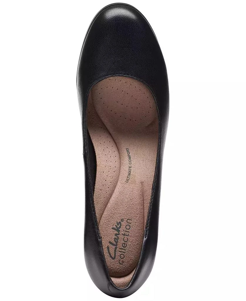 商品Clarks|Women's Bayla Skip Slip-On Platform Dress Pumps,价格¥745,第2张图片详细描述