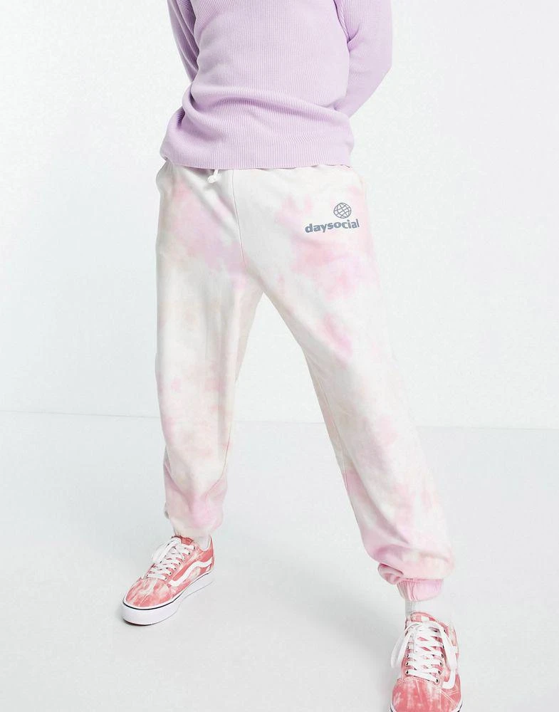 商品ASOS|ASOS Daysocial co-ord relaxed tie dye jogger with logo print in pink and orange,价格¥156,第4张图片详细描述