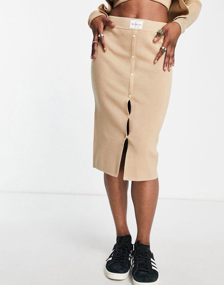 商品Calvin Klein|Calvin Klein Jeans co-ord badge knitted skirt in camel,价格¥346,第6张图片详细描述