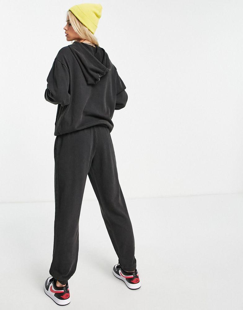 ASOS DESIGN Petite tracksuit hoodie / jogger in washed charcoal商品第3张图片规格展示