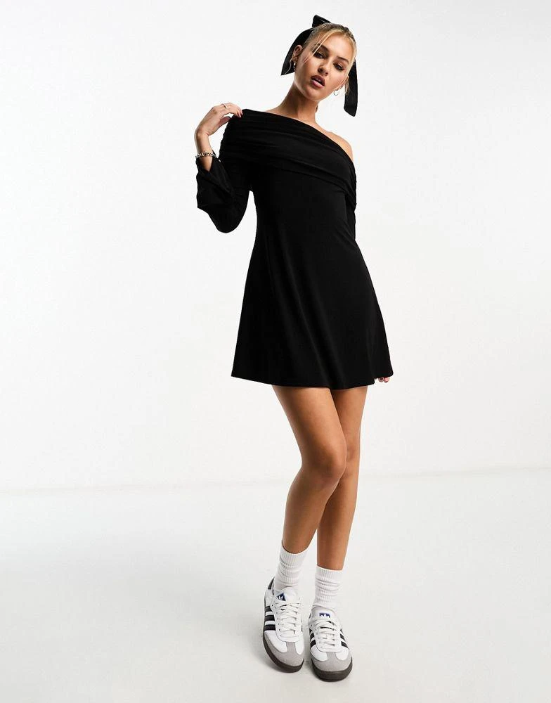 商品ASOS|ASOS DESIGN ruched slash neck cold shoulder mini dress in black,价格¥254,第2张图片详细描述