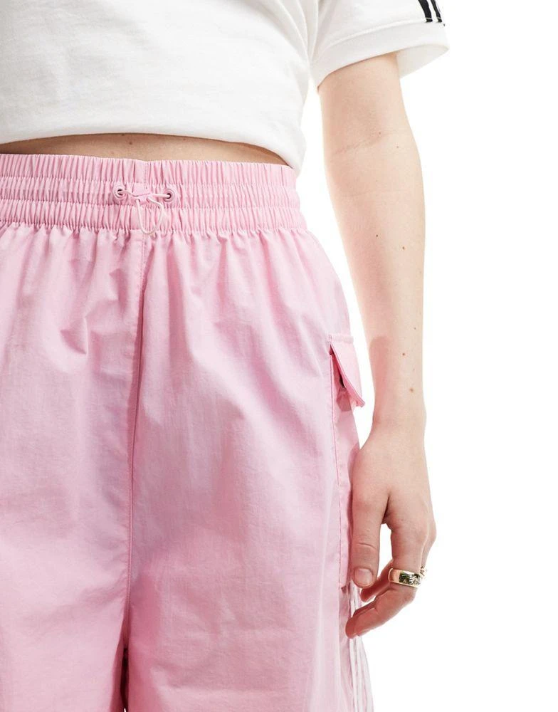 商品Adidas|adidas Originals three stripe cargos shorts in pink,价格¥260,第4张图片详细描述