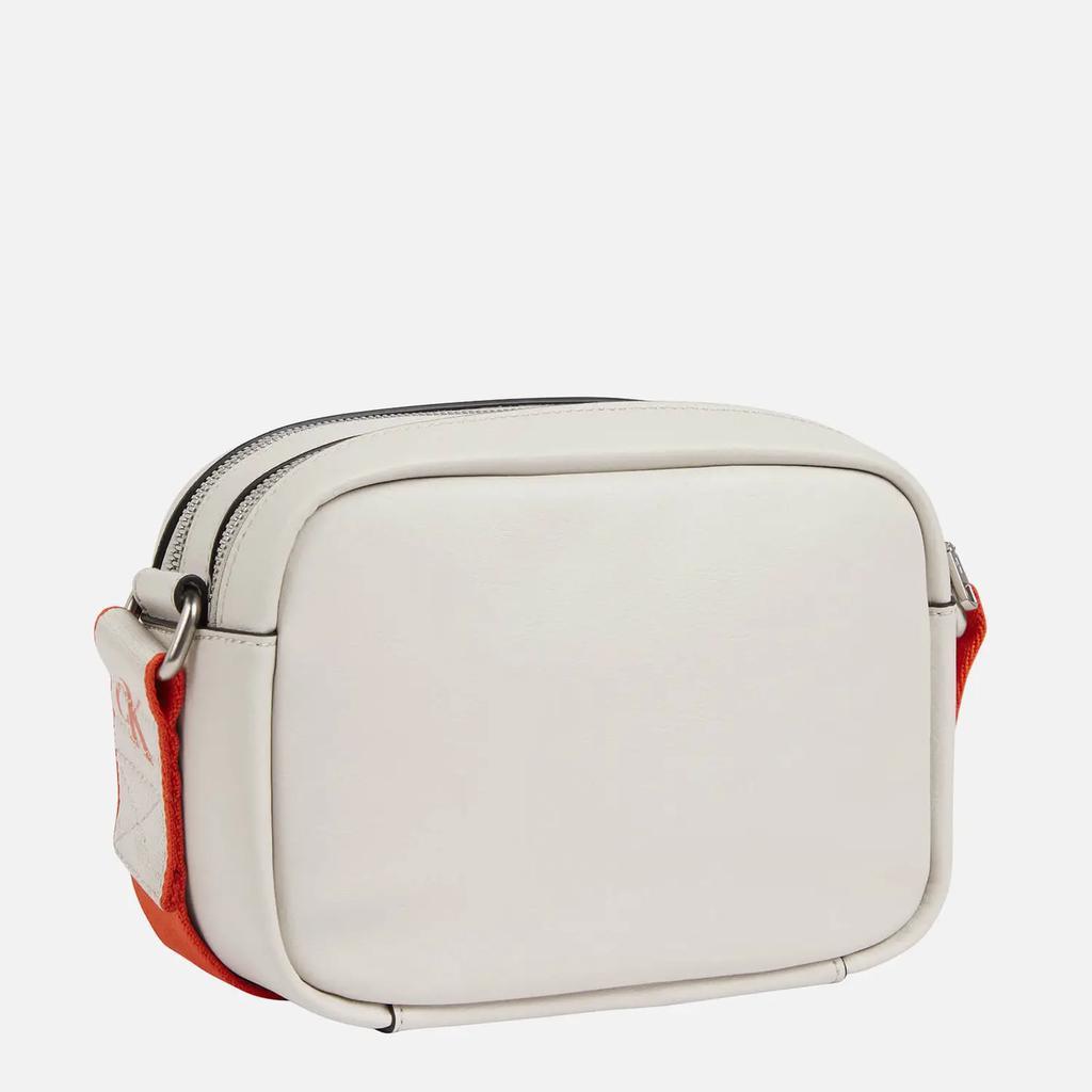 商品Calvin Klein|Calvin Klein Jeans Ultralight Faux Leather Camera Bag,价格¥790,第4张图片详细描述