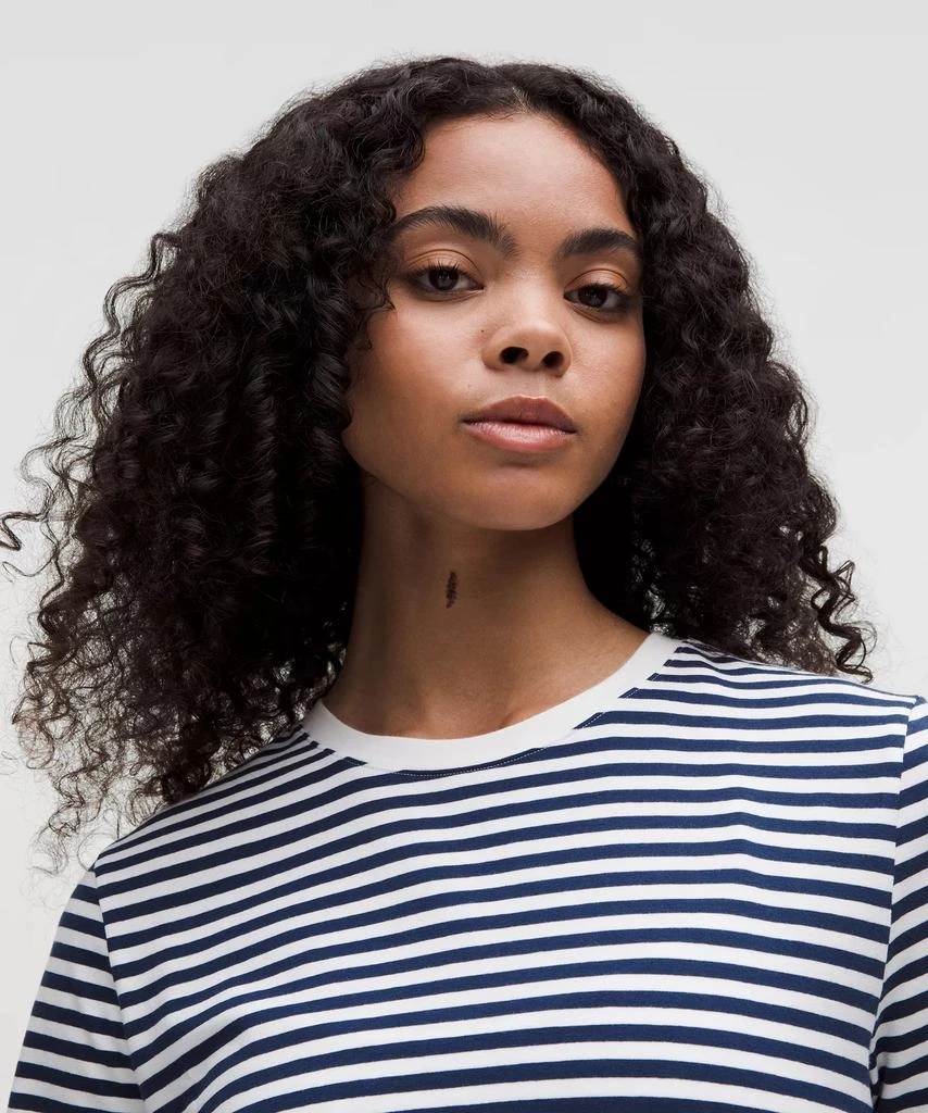 Love Curved-Hem Crewneck T-Shirt 商品