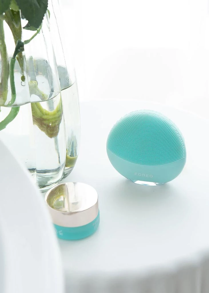 商品Foreo|LUNA™ 4 Mini Smart 2-Zone Facial Cleansing Device - Arctic Blue,价格¥1956,第3张图片详细描述