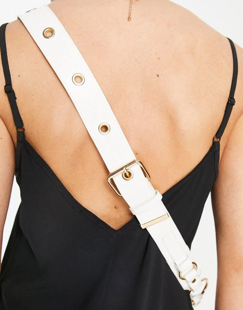 商品ASOS|ASOS DESIGN curved crossbody with studding in white,价格¥195,第2张图片详细描述