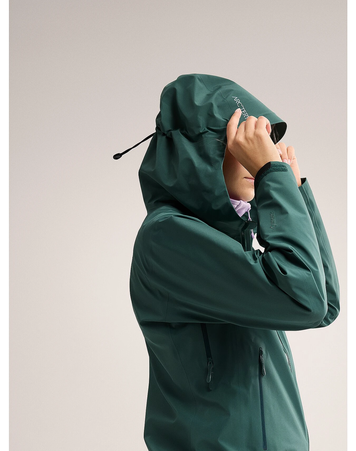 商品Arc'teryx|Arc'teryx 女士户外软壳衣 X000006384BOXCAR 绿色,价格¥4547,第3张图片详细描述