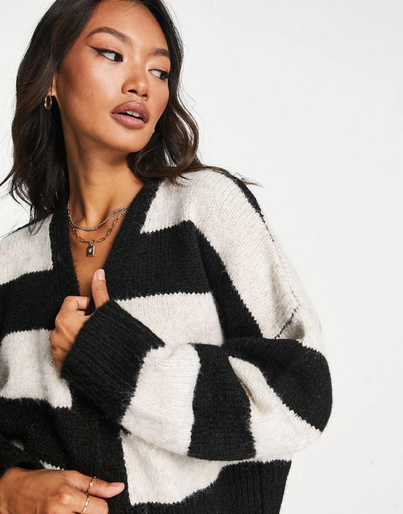 商品Topshop|Topshop knitted stripe short cardi in multi,价格¥364,第3张图片详细描述
