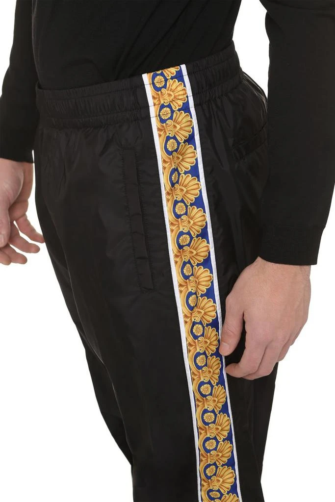 商品Versace|VERSACE TRACK-PANTS WITH CONTRASTING SIDE STRIPES,价格¥3240,第5张图片详细描述