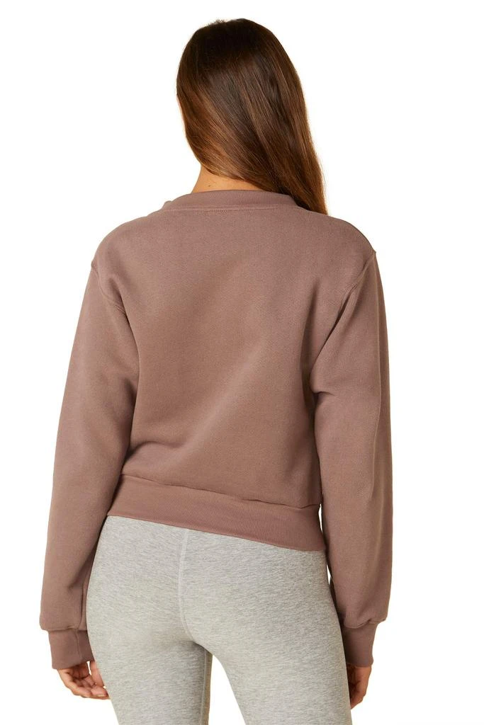 商品Beyond yoga|WFH Fleece Cropped Crew - Sienna Brown,价格¥967,第3张图片详细描述