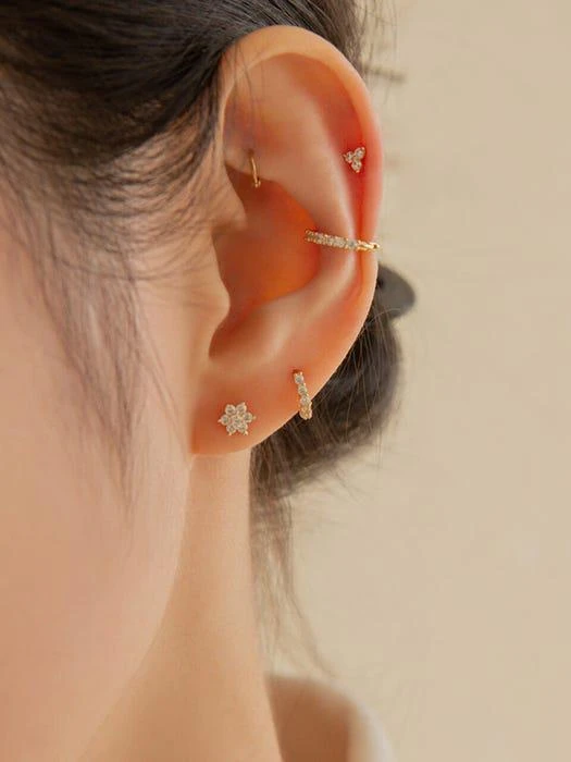 商品LUNNE|14k Gold Mini CZ Blossom Earrings A03,价格¥612,第5张图片详细描述