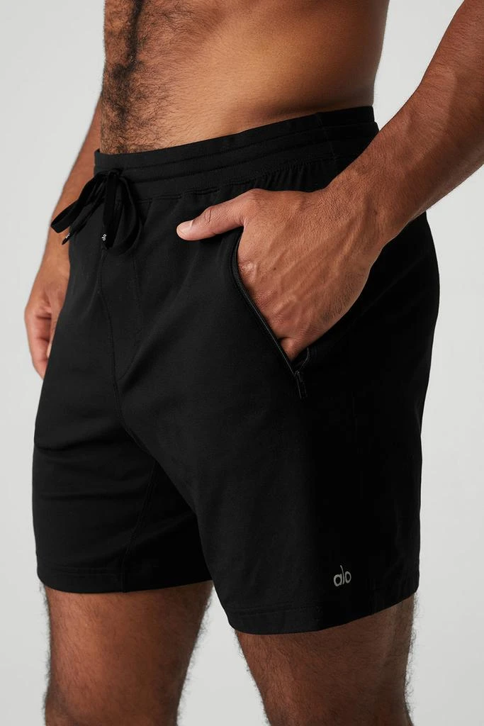 商品Alo|Conquer Reform Short - Black,价格¥585,第4张图片详细描述