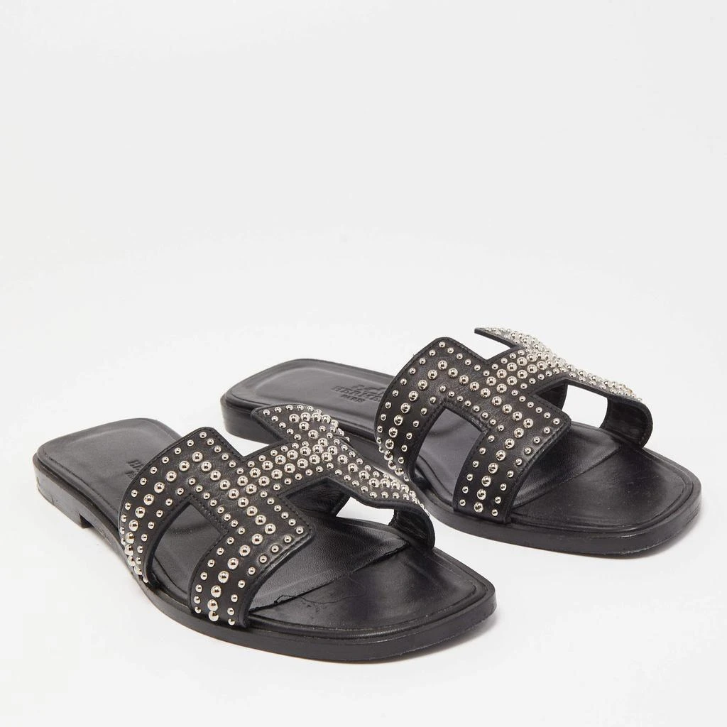 商品[二手商品] Hermes|Hermes Black Studded Leather Oran Flat Slides Size 36,价格¥3147,第4张图片详细描述