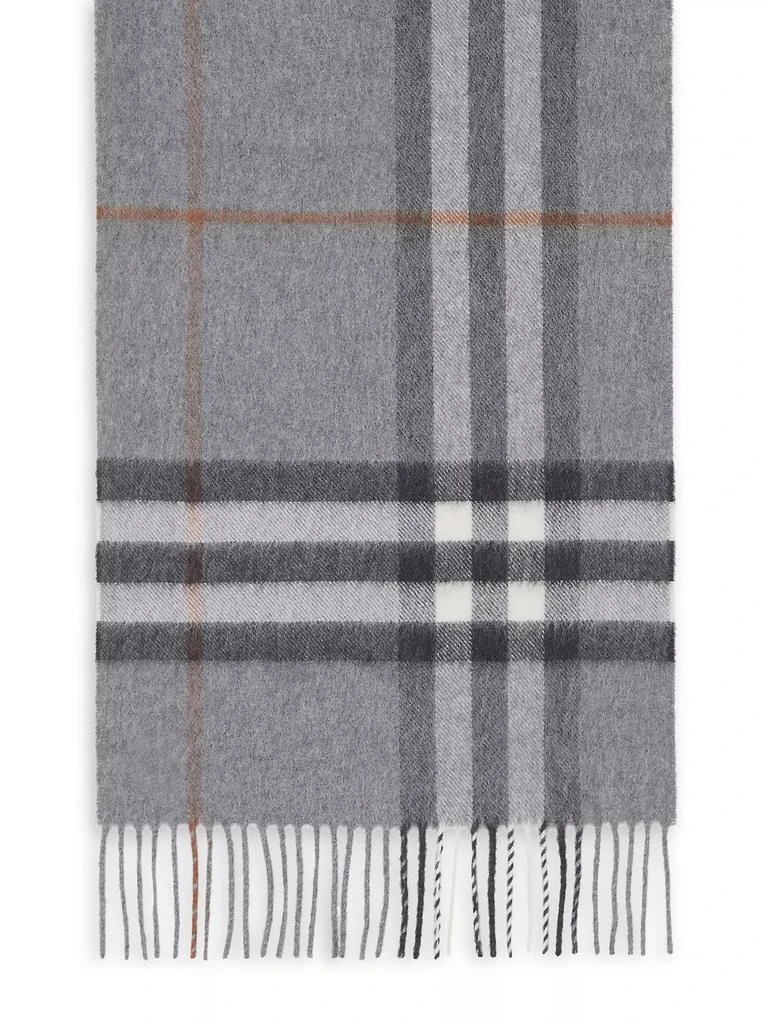 商品Burberry|The Classic Giant Check Cashmere Scarf,价格¥4392,第5张图片详细描述