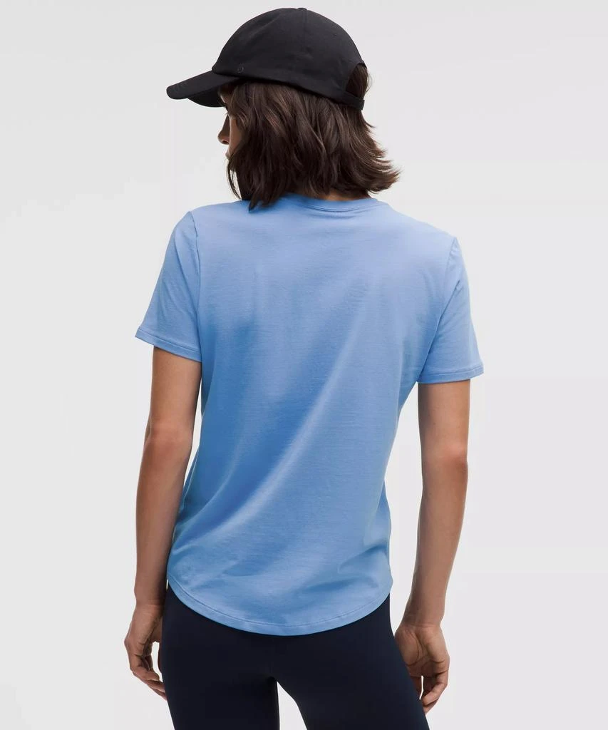 Love Curved-Hem Crewneck T-Shirt 商品