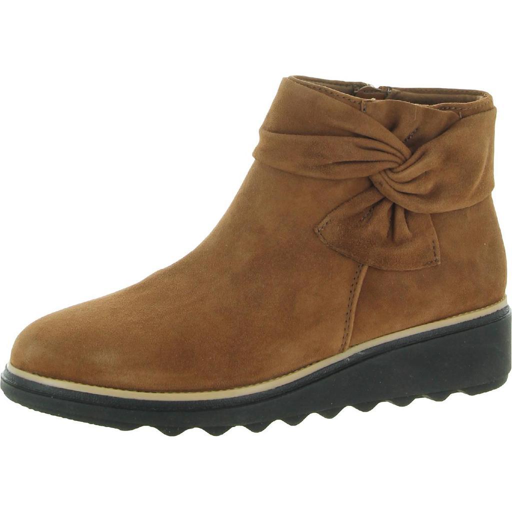 商品Clarks|Clarks Cloudsteppers Women's Sharon Salon Suede Wedge Ankle Booties,价格¥247-¥290,第4张图片详细描述