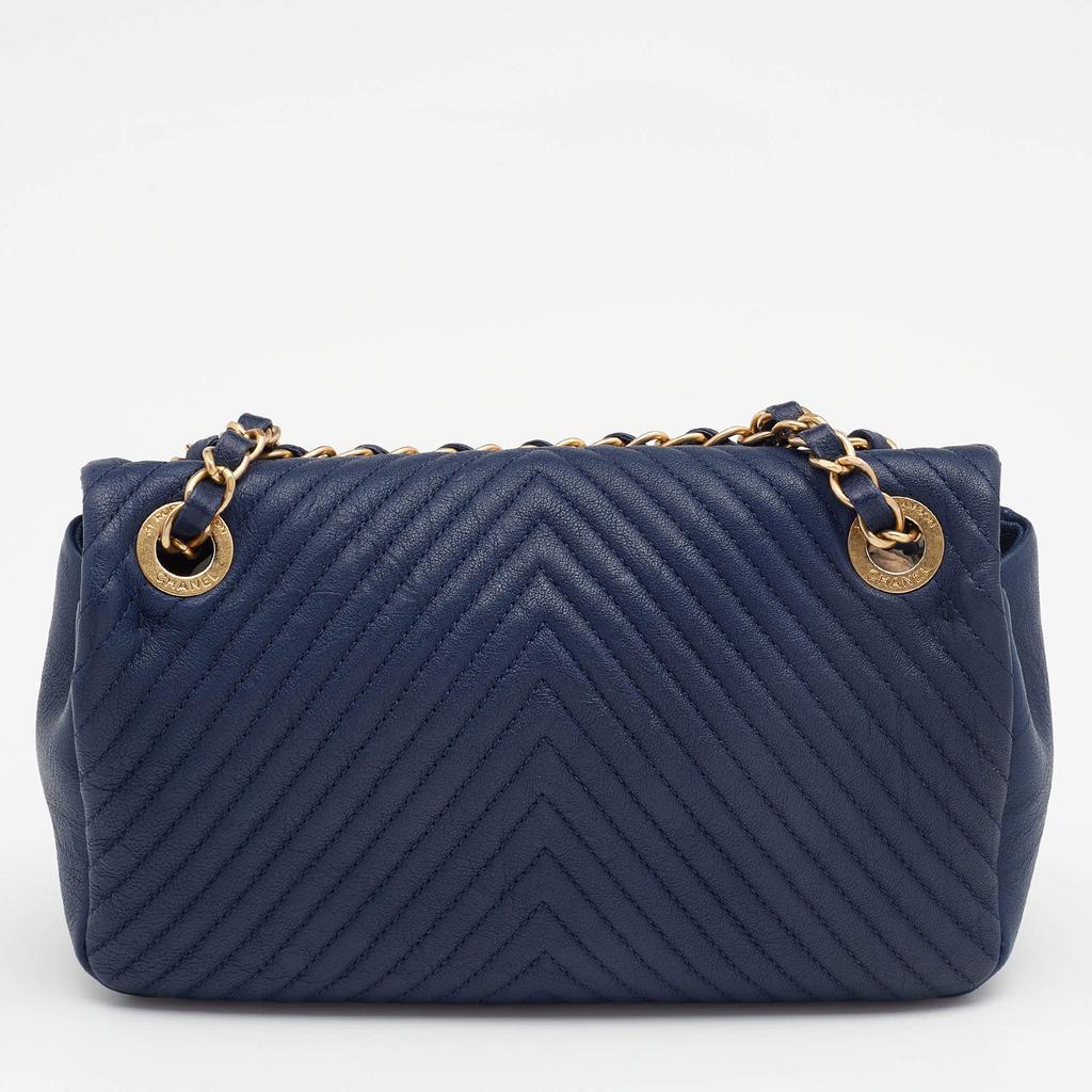 商品[二手商品] Chanel|Chanel Navy Blue Chevron Leather Small Medallion Charm Flap Bag,价格¥30725,第6张图片详细描述