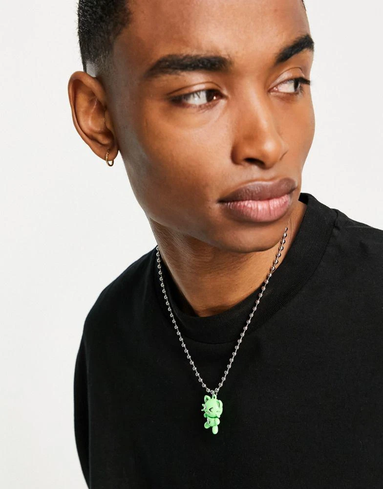 商品ASOS|ASOS DESIGN necklace with Pickles anime character pendant in green,价格¥109,第1张图片