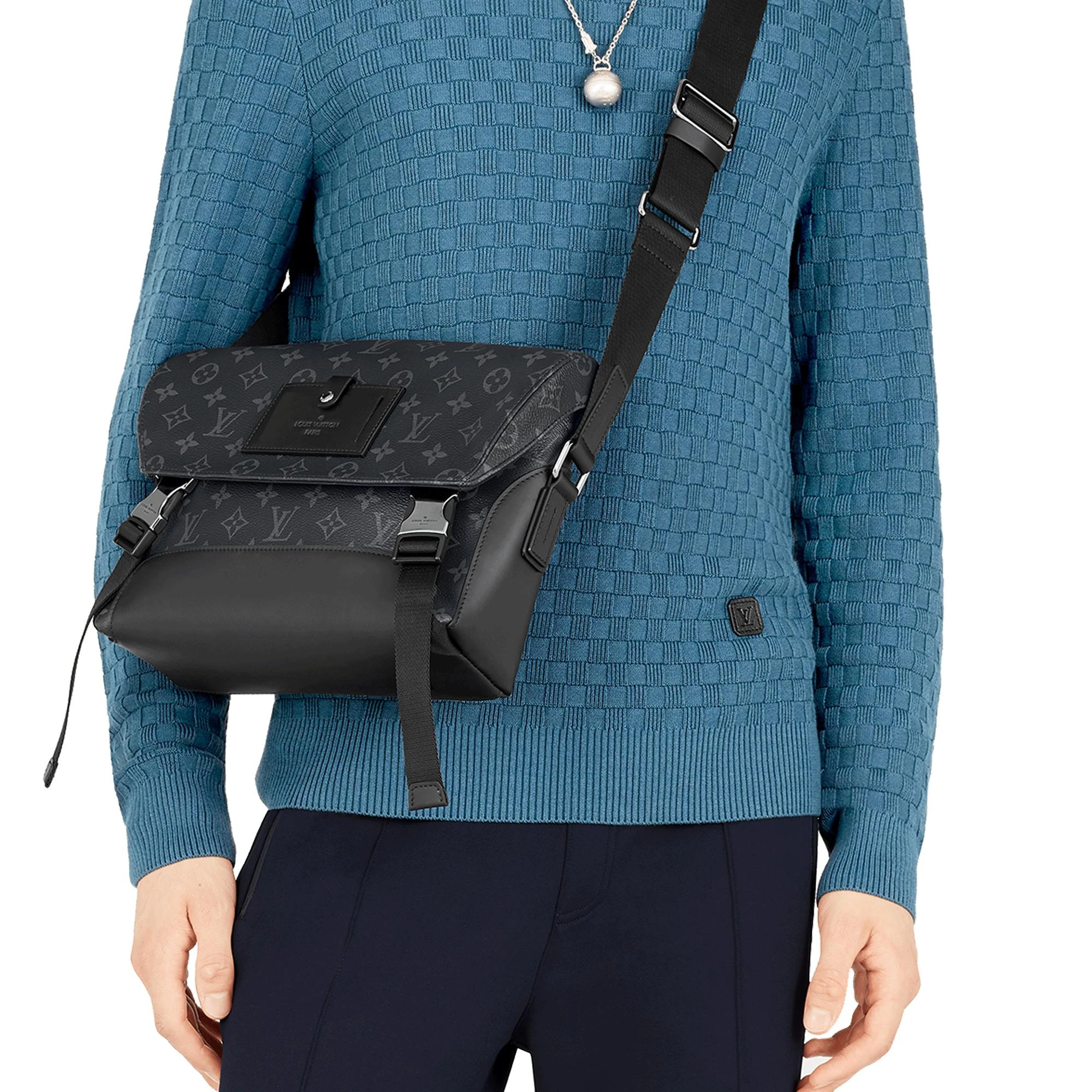 商品[国内直发] Louis Vuitton|Voyager系列 经典老花满印 涂层帆布 邮差包单肩斜挎包 小号 男款 黑色,价格¥24680,第9张图片详细描述