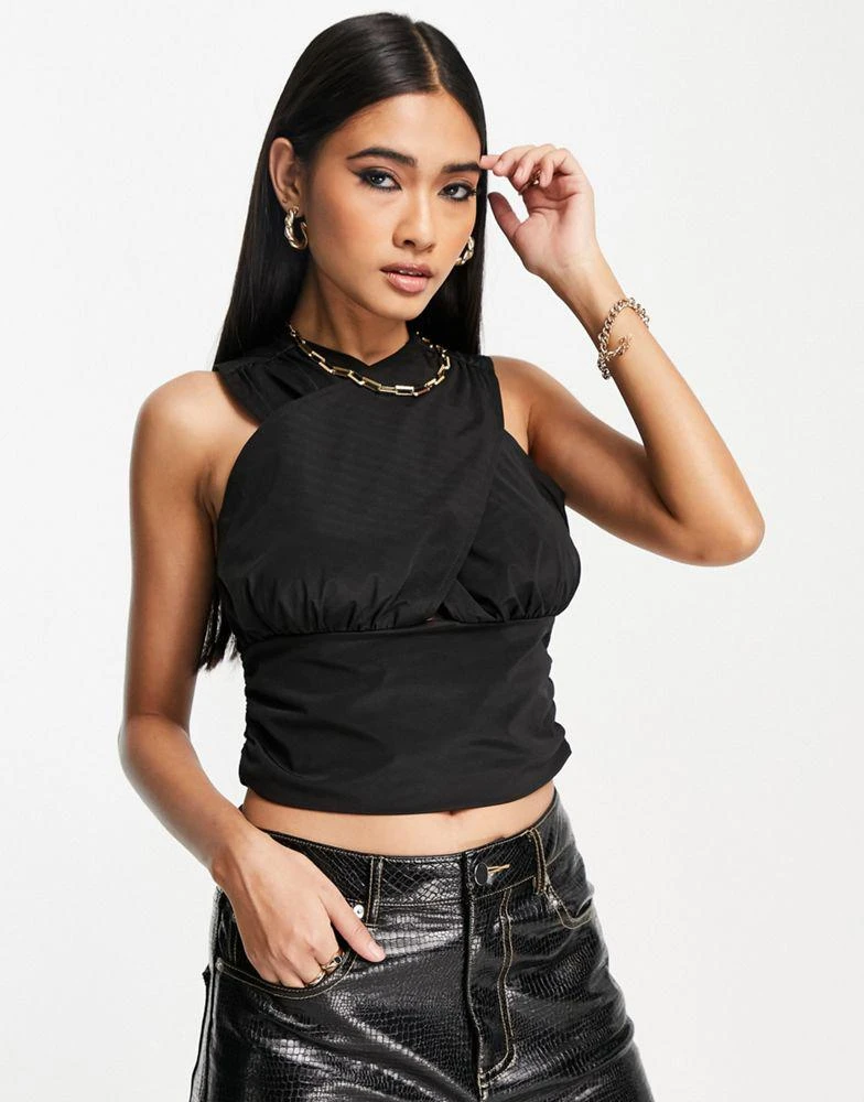 商品VERO MODA|Vero Moda slinky crossover crop top in black,价格¥107,第2张图片详细描述
