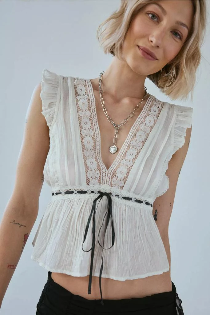 商品Kimchi Blue|Kimchi Blue Ava Flutter Sleeve Tie-Front Babydoll Top,价格¥225,第2张图片详细描述