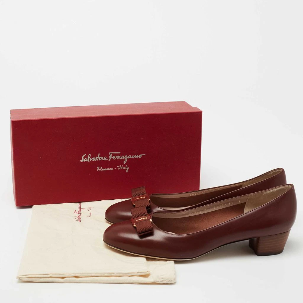Salvatore Ferragamo Brown Leather Vara Bow Pumps  Size 41.5  商品