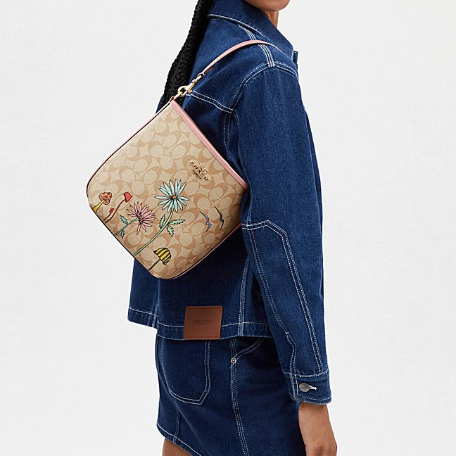 商品[国内直发] Coach|蔻驰 x OBSERVED BY US 联名款 City 17 经典标志品牌徽标 人造革拼牛剖层革 水桶包手提单肩斜挎包 小号 女款 浅卡其色,价格¥2146,第5张图片详细描述