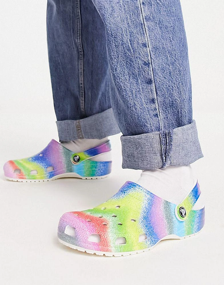 商品Crocs|Crocs classic clogs in spray dye,价格¥484,第1张图片