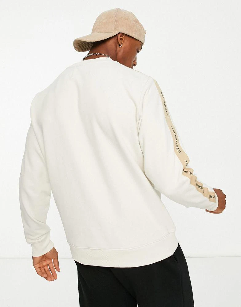 商品Calvin Klein|Calvin Klein Jeans contrast tape crew neck sweatshirt in stone,价格¥260,第2张图片详细描述