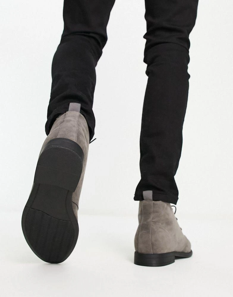 商品ASOS|ASOS DESIGN chukka boots in grey faux suede,价格¥299,第2张图片详细描述