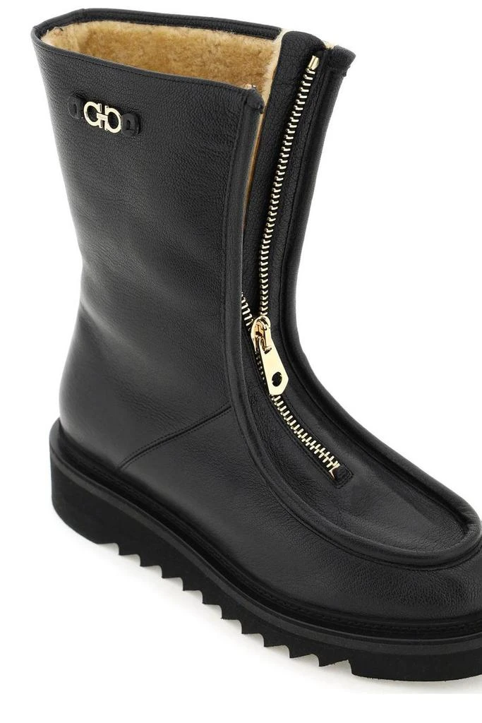 商品Salvatore Ferragamo|Ferragamo Zip-Up Logo Plaque Boots,价格¥4471,第2张图片详细描述