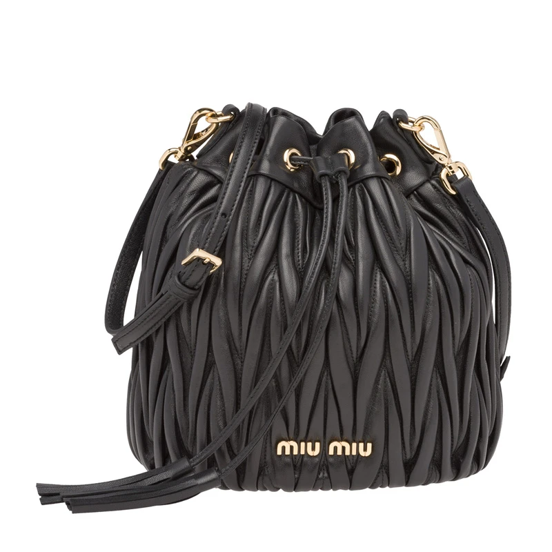 商品[国内直发] Miu Miu|Miu Miu 缪缪  黑色女士羊皮金属刻字logo单肩斜挎水桶包 5BE014-N88-F0002,价格¥10213,第1张图片