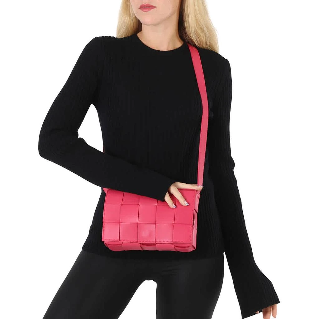 商品Bottega Veneta|Bottega Veneta Ladies Cassette Crossbody - Cranberry,价格¥14475,第2张图片详细描述
