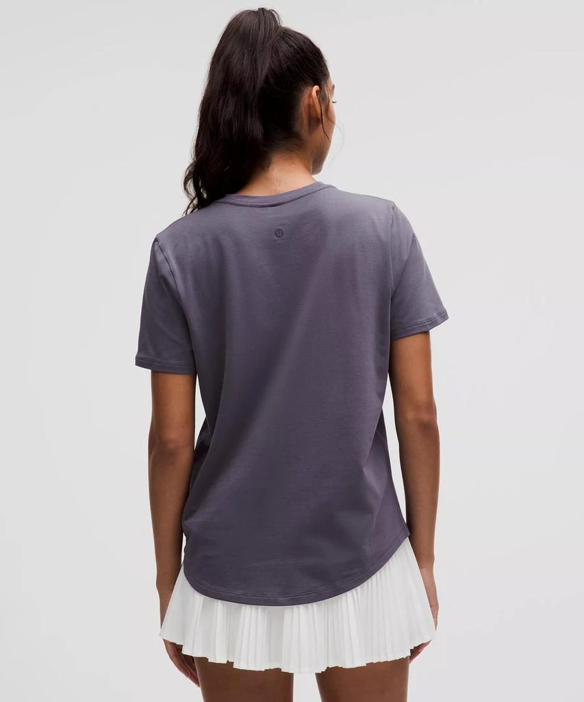 Love Curved-Hem Crewneck T-Shirt 商品