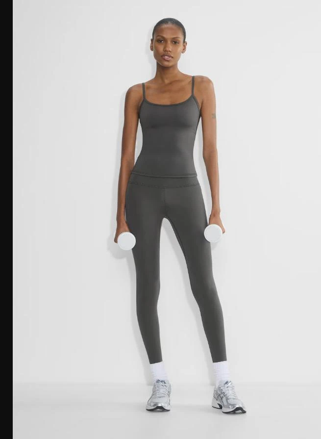 商品Aritzia|Golden - Glossform™ Essential Cami Tank,价格¥147,第1张图片