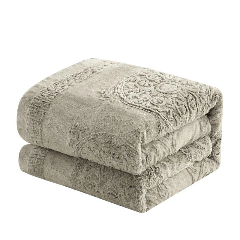 商品Chic Home Design|Amara 2 Piece Comforter Set Embossed Mandala Pattern Faux Fur Micromink Backing Bedding TWIN,价格¥823,第2张图片详细描述