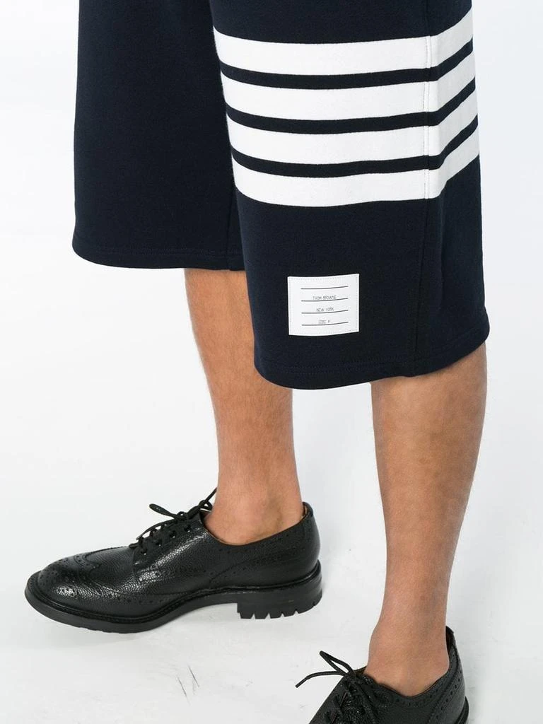 商品Thom Browne|THOM BROWNE MEN CLASSIC SWEAT SHORTS WITH ENGINEERED 4 BAR STRIPES IN CLASSIC LOOP BACK,价格¥5625,第4张图片详细描述