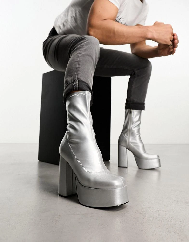 商品Koi Footwear|KOI platform heeled ankle boots in metallic silver,价格¥593,第1张图片