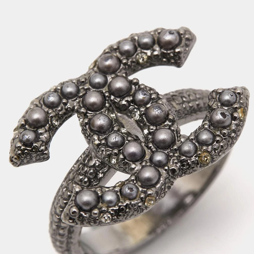 商品[二手商品] Chanel|Chanel Gunmetal Tone Faux Pearl CC Ring Size EU 52,价格¥2498,第3张图片详细描述