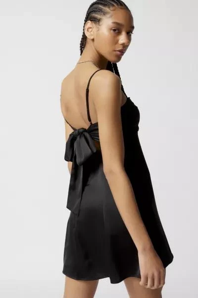 商品Urban Outfitters|UO Bella Bow-Back Satin Mini Dress,价格¥449,第4张图片详细描述