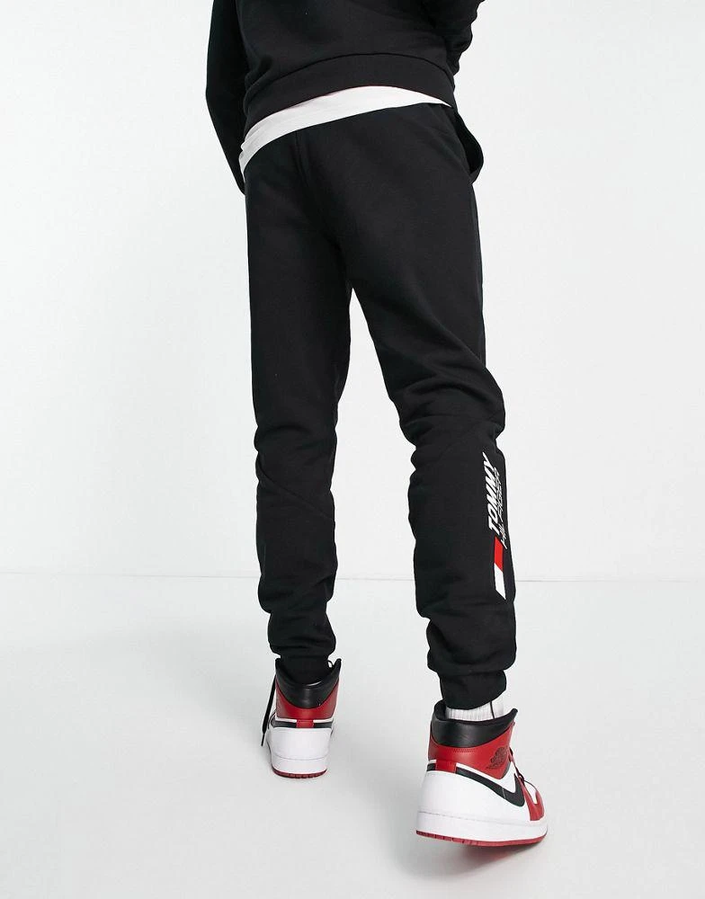 商品Tommy Hilfiger|Tommy Hilfiger Performance essentials logo cuffed joggers in black,价格¥596,第2张图片详细描述