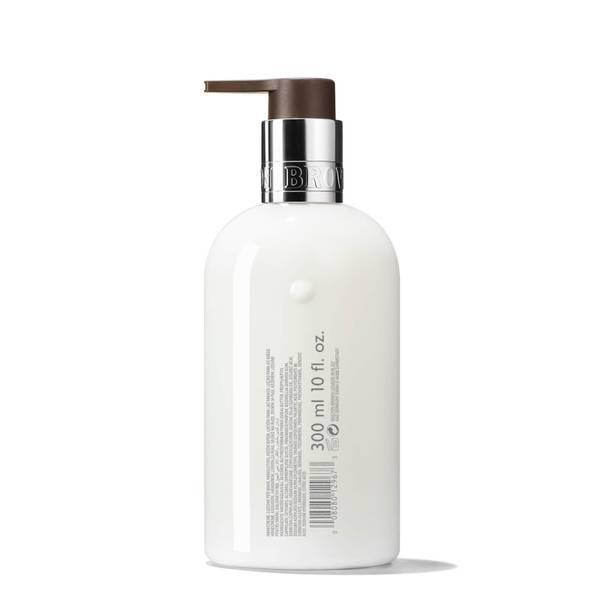 商品Molton Brown|Molton Brown Festive Frankincense and All Spice Hand Lotion 300ml,价格¥190,第4张图片详细描述