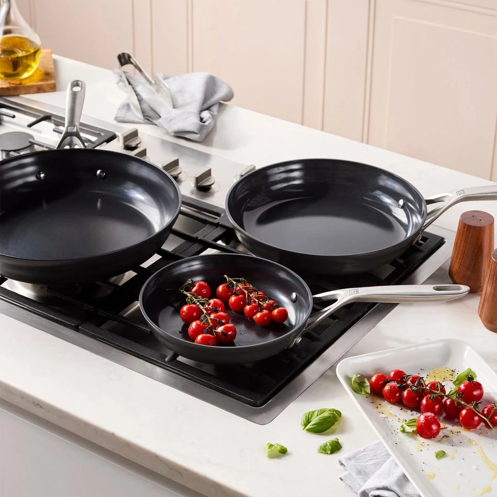 商品ZWILLING|Motion Ceramic Hard Anodized 3-pc Aluminum Nonstick Fry Pan Set,价格¥1016,第3张图片详细描述