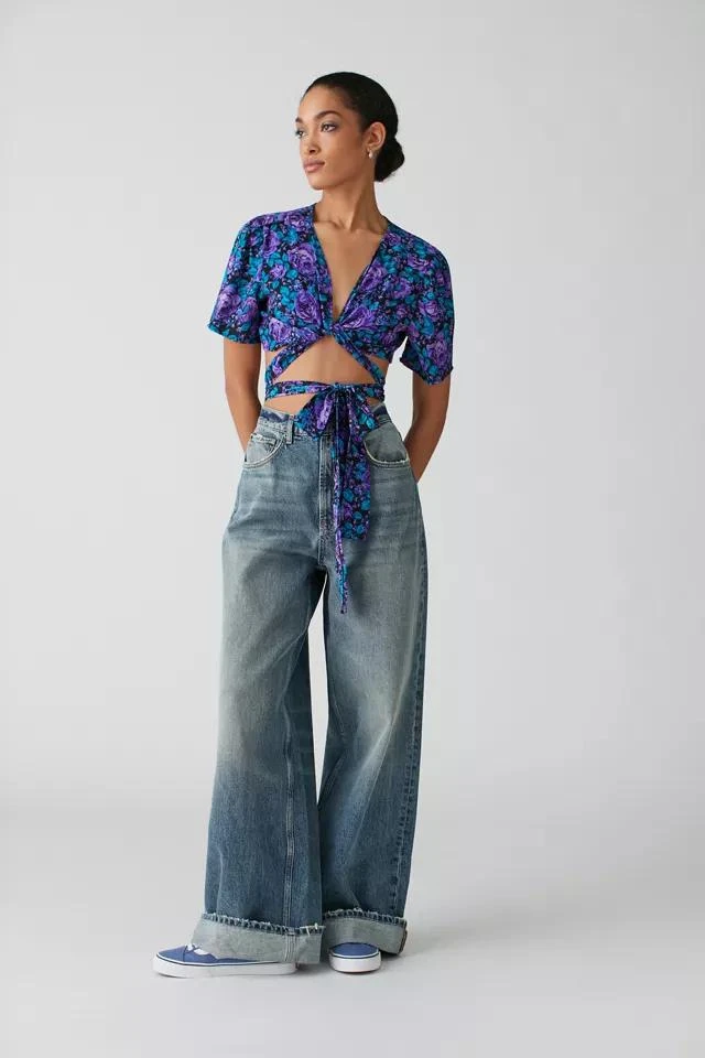商品Urban Renewal|Urban Renewal Remade Floral Wrap Blouse,价格¥75,第5张图片详细描述