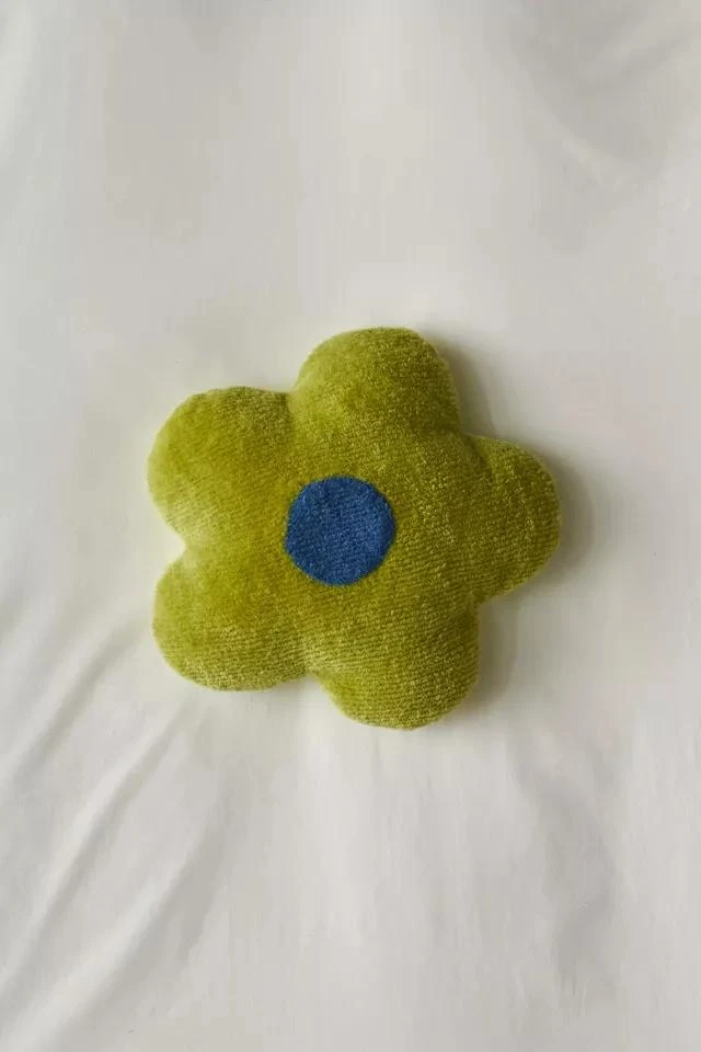 商品Urban Outfitters|Flower Shaped Tufted Throw Pillow,价格¥298,第1张图片