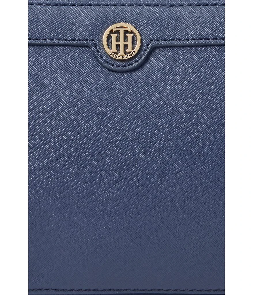 商品Tommy Hilfiger|Gretta II Camera Crossbody Saffiano PVC,价格¥421,第4张图片详细描述