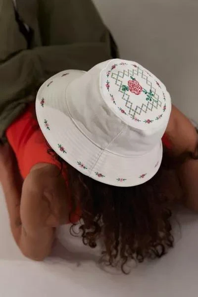 商品Urban Outfitters|UO Embroidered Rose Bucket Hat,价格¥207,第1张图片