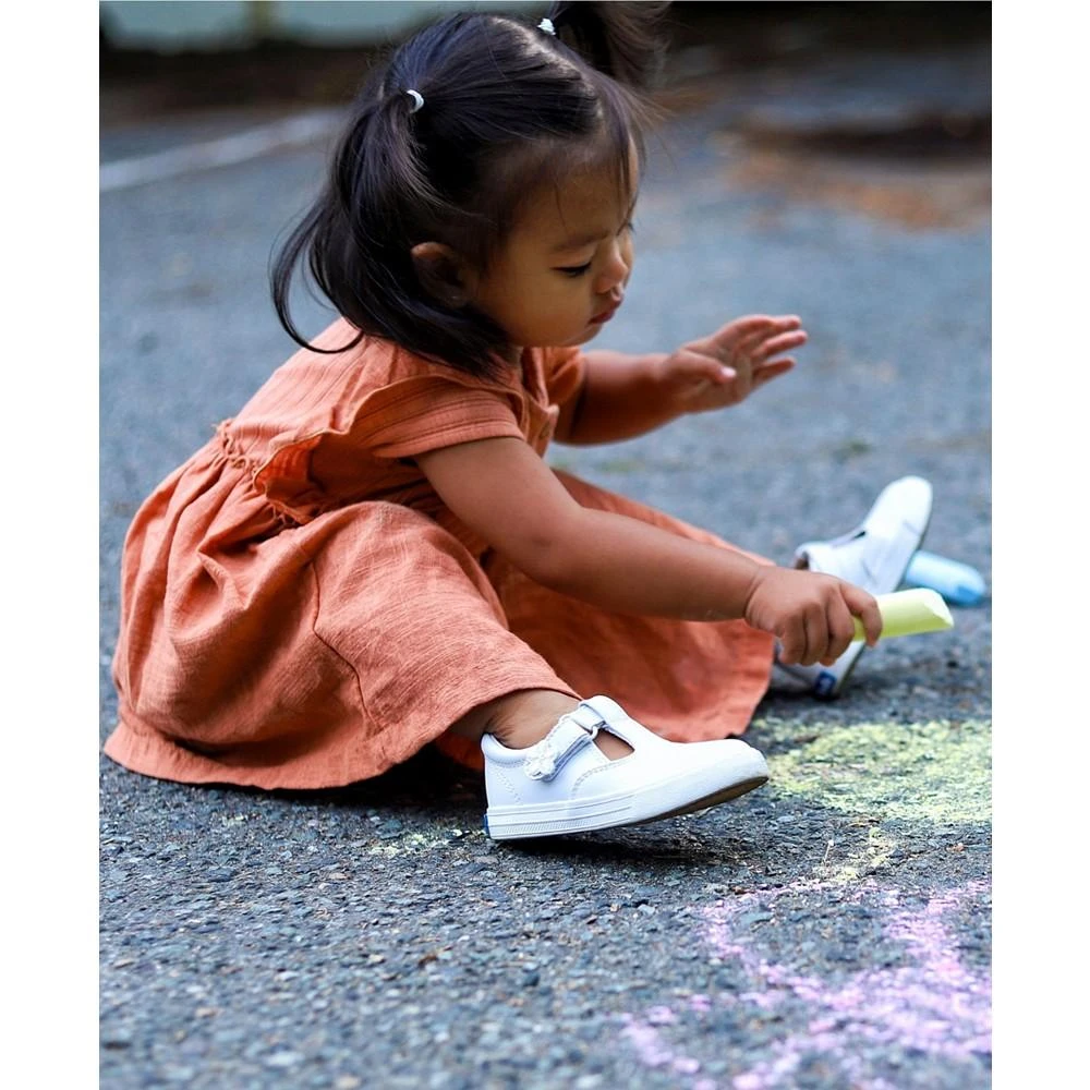 商品Keds|Toddler Girls' Daphne T-Strap Stay-Put Closure Slip-On Casual Sneakers from Finish Line,价格¥152,第3张图片详细描述