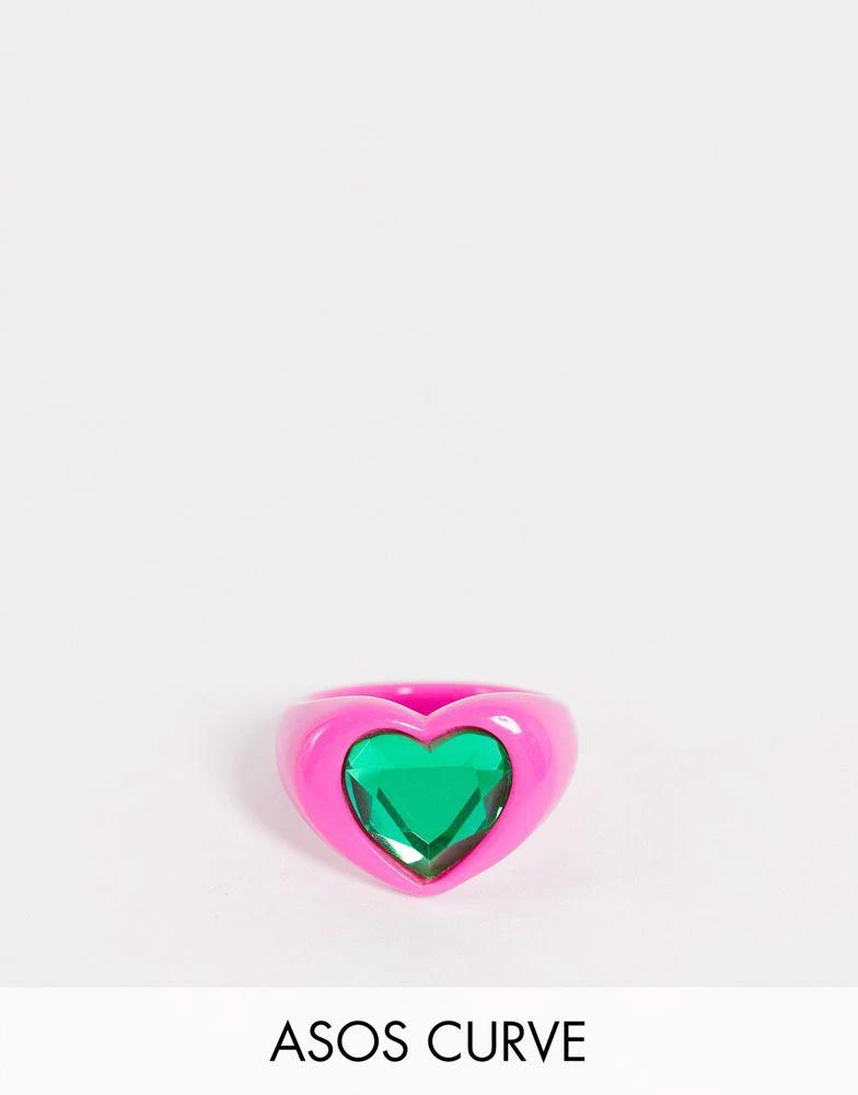 商品ASOS|ASOS DESIGN Curve ring in heart shape with emerald green jewel in hot pink plastic,价格¥29,第1张图片